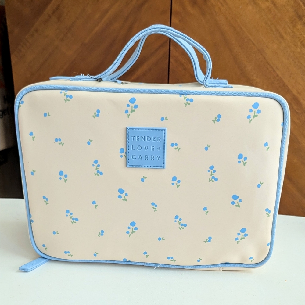 NWT Tender Love + Carry Toiletry Weekender Bag with Hanger